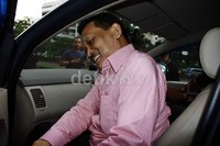 Brijen Didik memasuki mobil yang akan membawanya meninggalkan gedung KPK. Mantan Wakil Kepala Korlantas itu merupakan salah satu saksi yang dicegah KPK sejak Agustus 2012 lalu. Ramses/detikFoto.