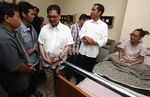 Jokowi Jenguk Ibunda Bayi Dara