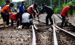 Penggantian Bantalan Rel Kereta Api
