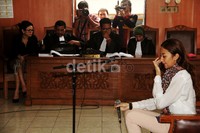 Nikita mengaku merasa dikhianati dan dirugikan oleh Army.