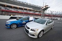 Presiden GM Amerika Utara Mark Reuss memperkenalkan mobil ini di garis start/finish Daytona International Speedway beberapa hari lalu di Daytona Beach, Florida. (dok General Motors)