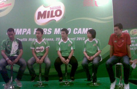 Menimba Ilmu Bulutangkis di Taufik Hidayat Arena