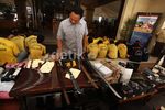 Polisi Tunjukkan Hasil Operasi Berantas Jaya 2013