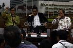 Politisi Loncat Pagar Dibahas