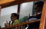 Politisi Loncat Pagar Dibahas