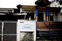 Tidak ada penghuni di rumah tersebut. Bahkan barang-barang di dalam rumah itu juga tidak ada. Ramses/detikFoto.