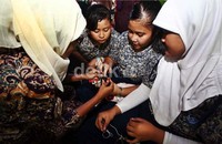 Sampah-sampah plastik bekas bungkus permen tersebut diolah menjadi berbagai jenis produk seperti tas, dompet hingga payung.