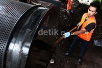 Jika telah menjadi kompos, pupuk ini akan dijual atau untuk penghijauan di lingkungan mereka.