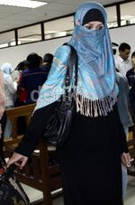 Baca Pembelaan, Neneng Menangis
