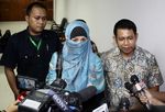 Baca Pembelaan, Neneng Menangis