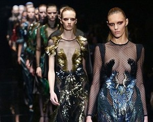 Pekan Mode Milan: Gucci Tampilkan Image Wanita Kuat nan Seduktif