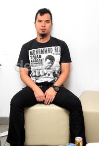 Kalau ditanya sudah kawin berapa kali, ya berkali-kali. Kalau ditanya nikah ya sudah berkali-kali, saya sudah nikah berkali-kali, ujarnya. Gus Mun/detikHOT.