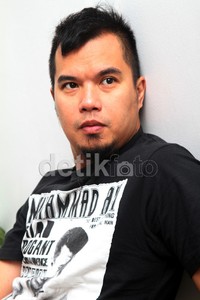 Yang mana ya? Ada-ada saja, ucap Dhani yang kerap digosipkan sudah menikah siri dengan Mulan Jameela itu. Gus Mun/detikHOT.