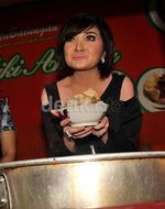 Kiki Amalia Buka Restoran