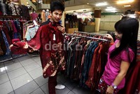 Batik China tersebut dijual mulai dari Rp 20 ribu - Rp 30 ribu.