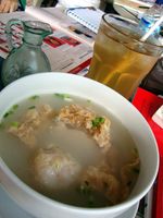 Asyik Ngemil sambil Mengerjakan Paper di Kedai