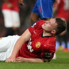 Phil Jones: Absen Lawan QPR, Kemungkinan Tipis Bisa Main Lawan Madrid