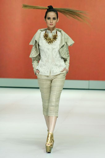 Jakarta, Indonesia - 14 Februari, Balijava by Denny Wirawan Poetique de Savane Collection 2013. Indonesia Fashion Week 2013 at Jakarta Convention Center. Senayan. Jakarta. [Foto: Mohammad Abduh/Wolipop]