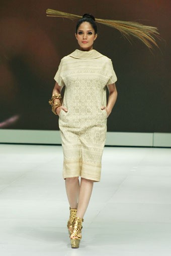 Jakarta, Indonesia - 14 Februari, Balijava by Denny Wirawan Poetique de Savane Collection 2013. Indonesia Fashion Week 2013 at Jakarta Convention Center. Senayan. Jakarta. [Foto: Mohammad Abduh/Wolipop]