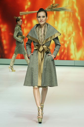 Jakarta, Indonesia - 14 Februari, Balijava by Denny Wirawan Poetique de Savane Collection 2013. Indonesia Fashion Week 2013 at Jakarta Convention Center. Senayan. Jakarta. [Foto: Mohammad Abduh/Wolipop]