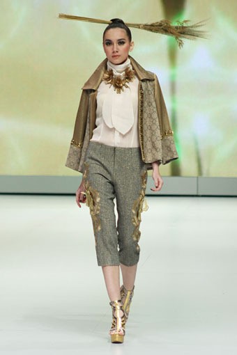 Jakarta, Indonesia - 14 Februari, Balijava by Denny Wirawan Poetique de Savane Collection 2013. Indonesia Fashion Week 2013 at Jakarta Convention Center. Senayan. Jakarta. [Foto: Mohammad Abduh/Wolipop]