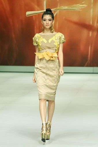 Jakarta, Indonesia - 14 Februari, Balijava by Denny Wirawan Poetique de Savane Collection 2013. Indonesia Fashion Week 2013 at Jakarta Convention Center. Senayan. Jakarta. [Foto: Mohammad Abduh/Wolipop]