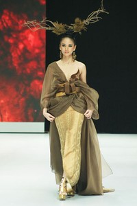 Jakarta, Indonesia - 14 Februari, Balijava by Denny Wirawan Poetique de Savane Collection 2013. Indonesia Fashion Week 2013 at Jakarta Convention Center. Senayan. Jakarta. [Foto: Mohammad Abduh/Wolipop]