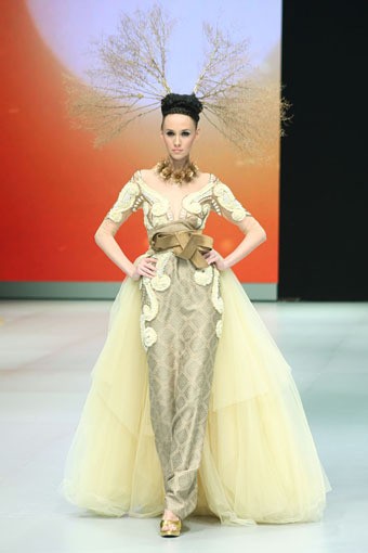 Jakarta, Indonesia - 14 Februari, Balijava by Denny Wirawan Poetique de Savane Collection 2013. Indonesia Fashion Week 2013 at Jakarta Convention Center. Senayan. Jakarta. [Foto: Mohammad Abduh/Wolipop]