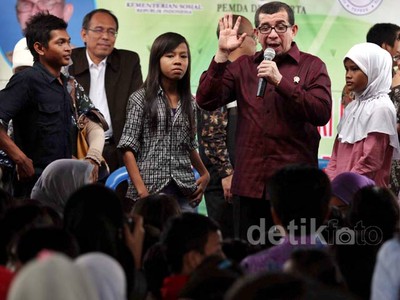 Mensos Berdialog dengan Anak Jalanan
