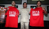 Ananda Mikola dan Moreno mendaftar sebagai calon anggota legislatif (caleg) di kantor DPP Partai Gerindra, Jakarta.