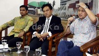 (Ki-ka) Komisi III DPR Indra, Pakar Hukum Tata Negara Yusril Ihza Mahendra, dan anggota DPR dari Fraksi PPP Ahmad Yani. Ramses/detikFoto.