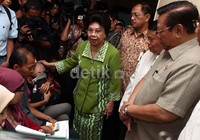 Begitu tiba, mereka langsung mengecek bagian verifikasi data dokumen untuk KJS.