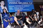 Venna Melinda Kunjungi Anak Jalanan
