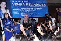 Anak-anak jalanan tersebut tampak antusias. Ayya/detikFoto.