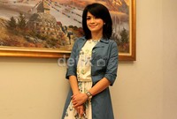 Ia tampak sumringah setelah resmi bercerai dari Demian.