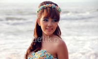 Senyuman manis Bella.