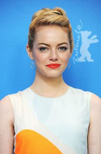 Bibir merah Emma Stone. Pascal Le Segretain/Getty Images.