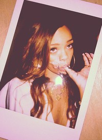 Put this #cake in ya face! I made him lick all this icing off! Lol, tulis Rihanna lagi. (Instagram)