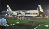 Pesawat Antonov AH-124-100 yang dipiloti Gorbunov Vladimir beserta 17 crew asal Rusia ini mengangkut komponen-komponen dua jet Sukhoi yang nantinya dirakit kembali oleh teknisi Sukhoi asal Rusia.