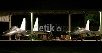Dua pesawat Sukhoi yang terparkir di hanggar Skadron Udara 11 Lanud Sultan Hasanuddin. Saat ini kekuatan Skadron Udara 11 Wing 5 Lanud Sultan Hasanuddin sebagai homebase pesawat tempur SU-27 SKM dan SU-30 MK2 memiliki 12 Jet tempur dan akan bertambah lagi menjadi 16 unit pesawat pada Juli 2013 mendatang.