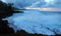 Batu Pica ini terletak sekitar 75 km dari Kota Biak, Biak, Numfor, Papua.