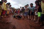 Ritual Mandi Lumpur Pasca Pulang Sekolah
