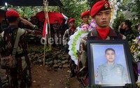 Jenazah Wahyu Prabowo tiba di lokasi pemakaman. Arbi Anugrah/detikcom.