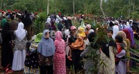 Ratusan pelayat ikut mengiringi pemakaman Pratu Wahyu. Arbi Anugrah/detikcom.