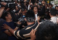 Sekitar 10 orang pengawal Anas Urabaningrum terlibat bentrok dengan wartawan yang sedang melakukan peliputan di kantor DPP Demokrat.