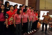 Pada 3 Maret disusul 17 atlet ke Birmingham, Inggris, untuk mengikuti Kejuaraan Bulutangkis All England, dan pekan berikutnya tiga atlet berangkat ke Swiss Terbuka.