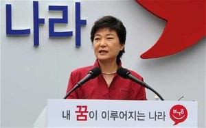 Hadiri Pelantikan Presiden Korsel, Wapres Boediono Tiba di Seoul