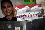 Diantar Naik Motor Rieke Nyoblos