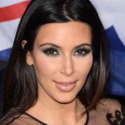 Kim Kardashian Hamil Bayi Perempuan