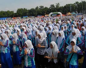 10 Ribu Santri di Jombang Diajarkan Wira Usaha dan Hidup Sehat